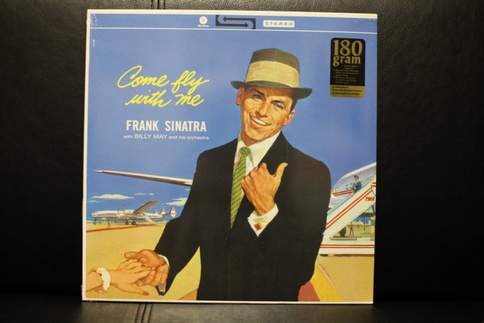 Sinatra the world we know. Фрэнк Синатра in the Night. Frank Sinatra strangers in the Night. Художественное изображение Соната Фрэнк Синатра.