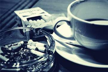на завтрак кофе,дым сигаретный Kolibri