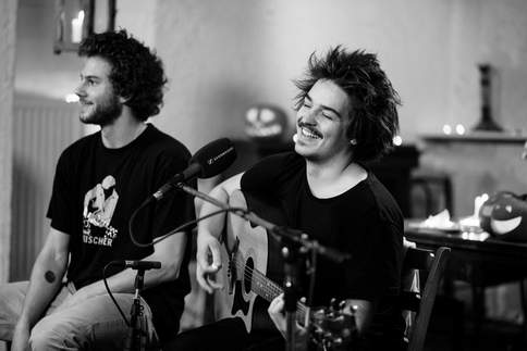 Flashed Junk Mind (acoustic) Milky Chance