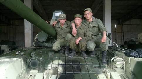 Три танкиста, три веселых друг -